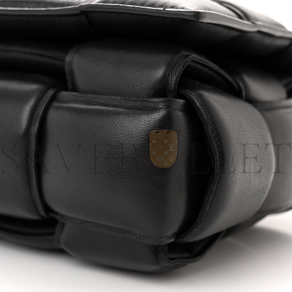 bo*te*ga Ve*ne*ta nappa maxi intrecciato padded cassette crossbody bag black (26*18*8cm)